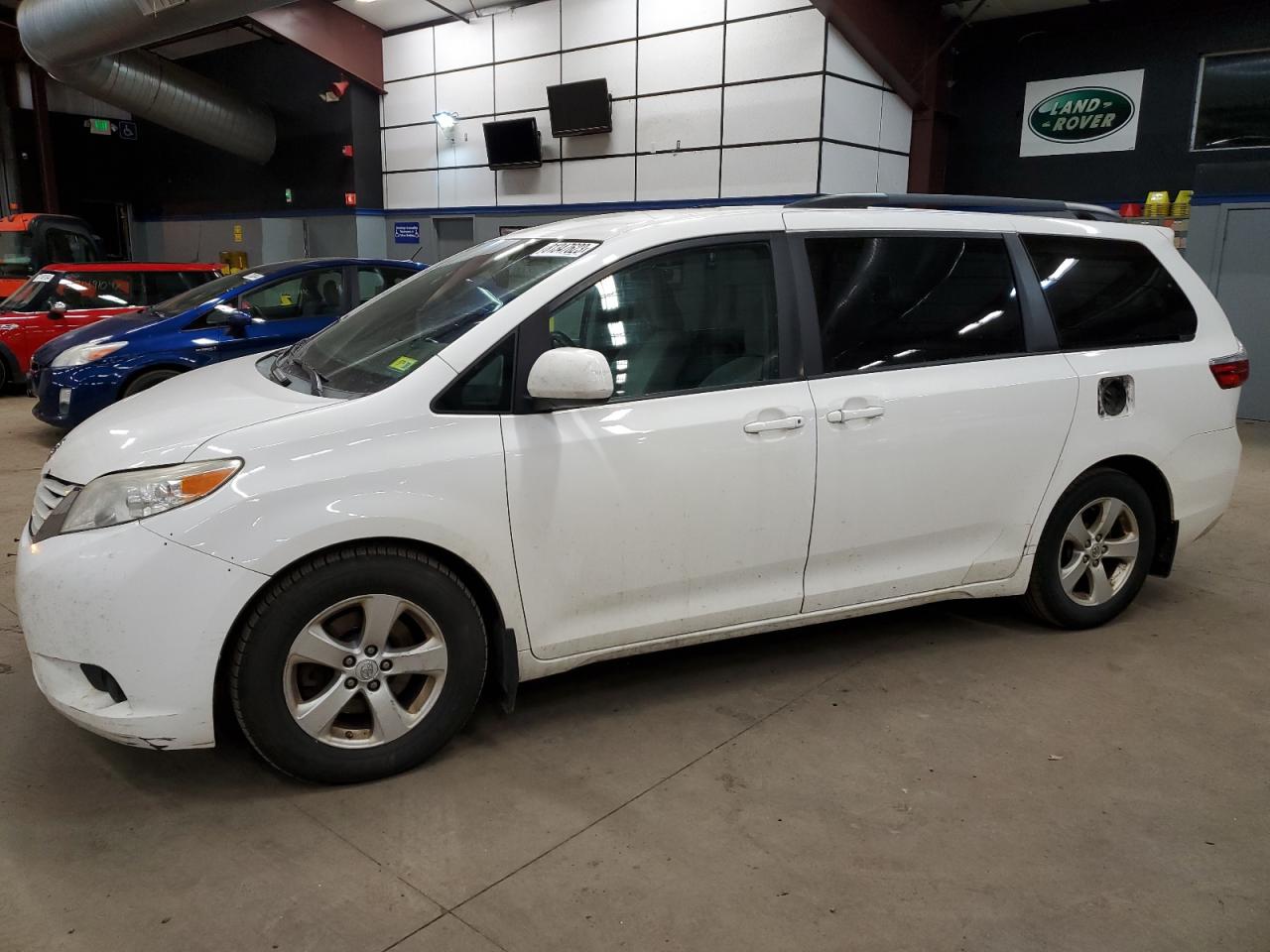 Image 1 of 2015 TOYOTA SIENNA LE 2015 with VIN 5TDKK3DC5FS670903
