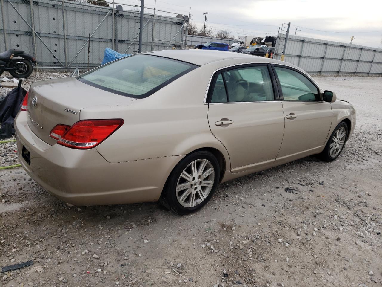 Obraz 3 z 2005 TOYOTA AVALON XL 2005 z VIN 4T1BK36B45U019983