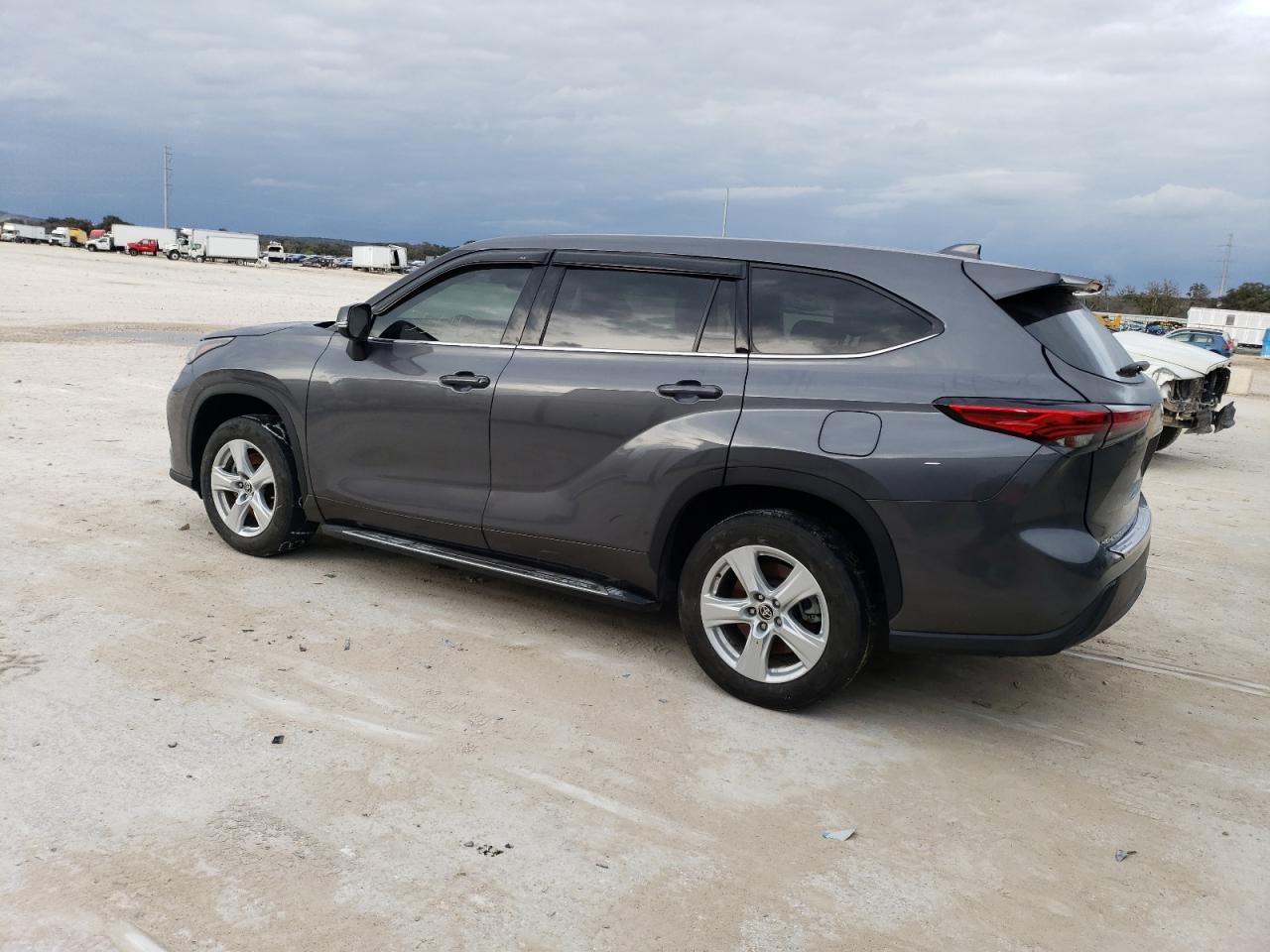 Изображение 2 2021 TOYOTA HIGHLANDER L 2021 с VIN 5TDZZRAHXMS536446