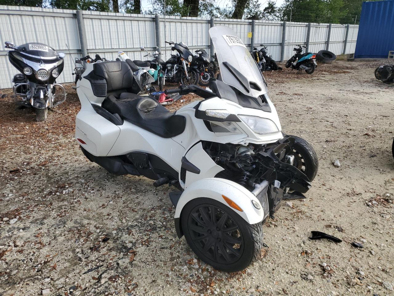 Image 1 of 2018 CAN-AM SPYDER ROADSTER RT 2018 with VIN 2BXNBDD27JV001258
