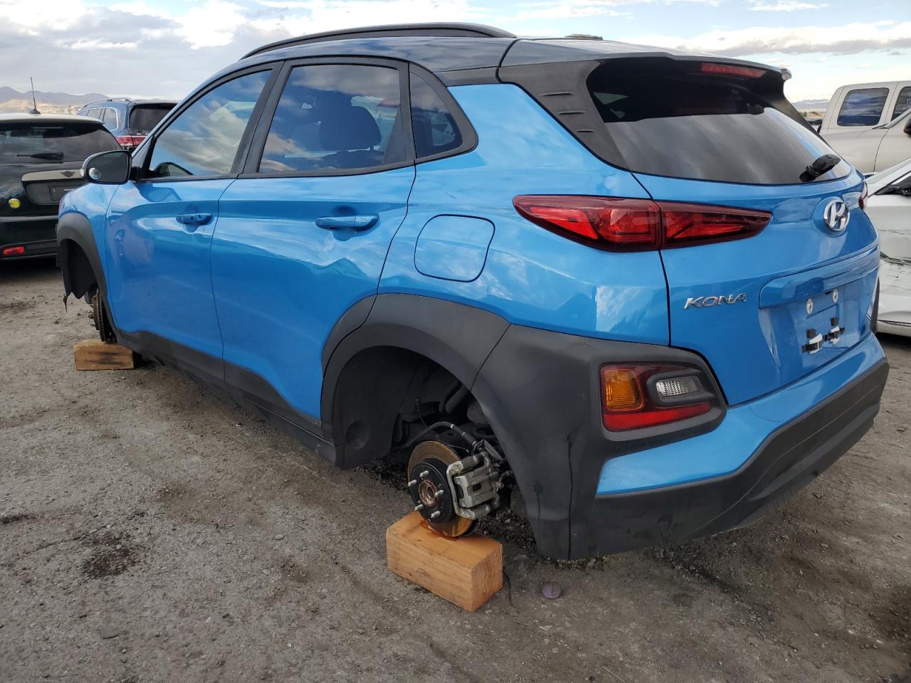 Image 2 of 2018 HYUNDAI KONA SEL 2018 with VIN KM8K22AA3JU175211