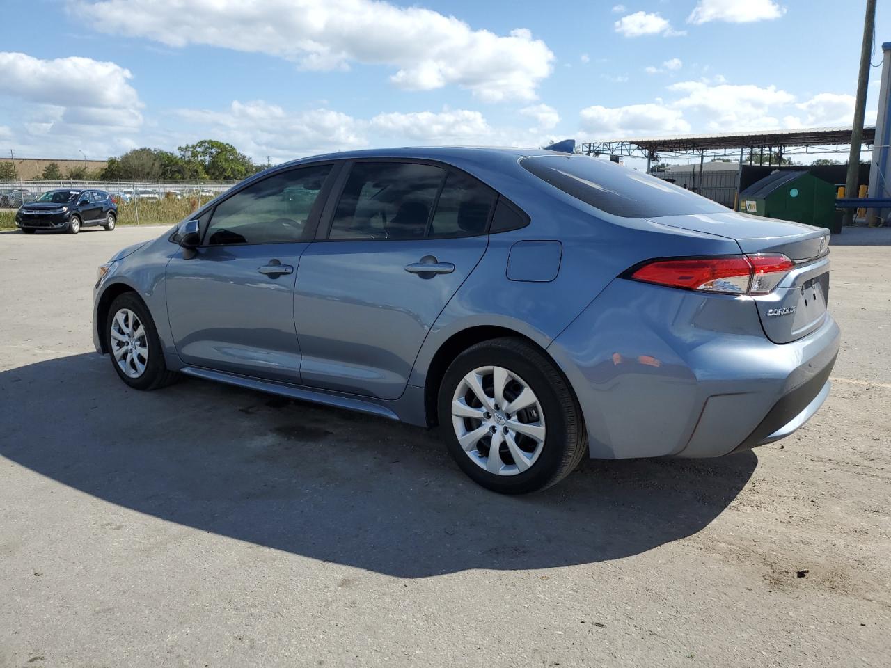 Image 2 of 2022 TOYOTA COROLLA LE 2022 with VIN 5YFEPMAE2NP302664