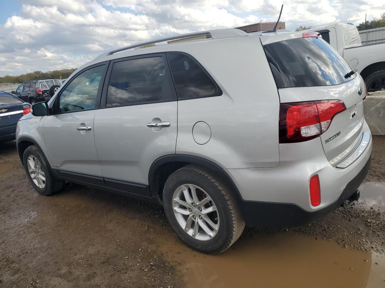 Obraz 2 z 2015 KIA SORENTO LX 2015 z VIN 5XYKTDA76FG623080