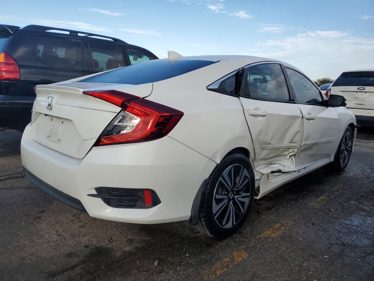 Image 3 of 2018 HONDA CIVIC EX 2018 with VIN 19XFC1F37JE000904