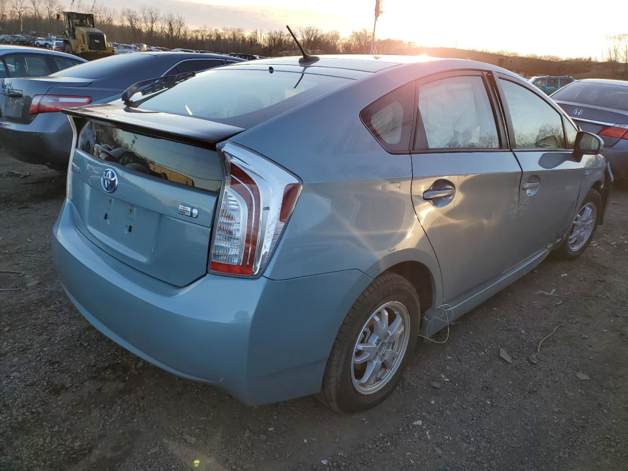 Изображение 3 2015 TOYOTA PRIUS  2015 с VIN JTDKN3DU8F1955947