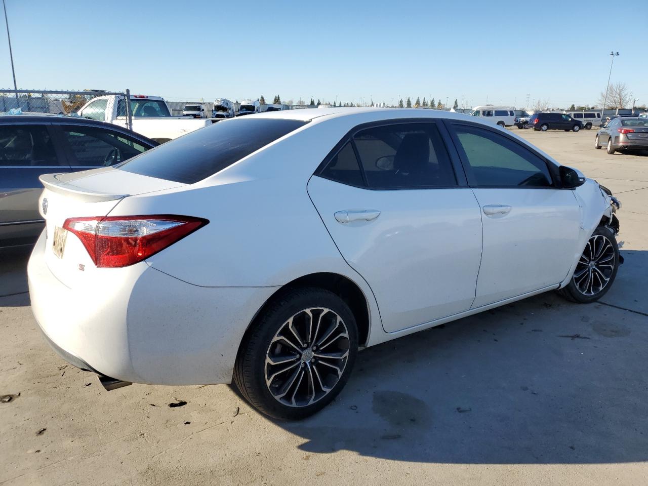 Image 3 of 2014 TOYOTA COROLLA L 2014 with VIN 2T1BURHE9EC015885