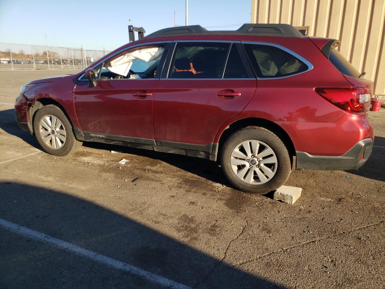 Obraz 2 z 2019 SUBARU OUTBACK 2.5I PREMIUM 2019 z VIN 4S4BSAFC0K3220813