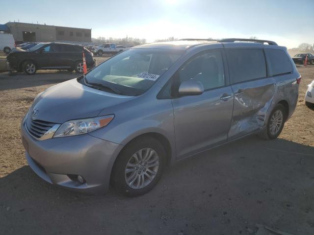 Image 1 of 2017 TOYOTA SIENNA XLE 2017 with VIN 5TDYZ3DC0HS852453
