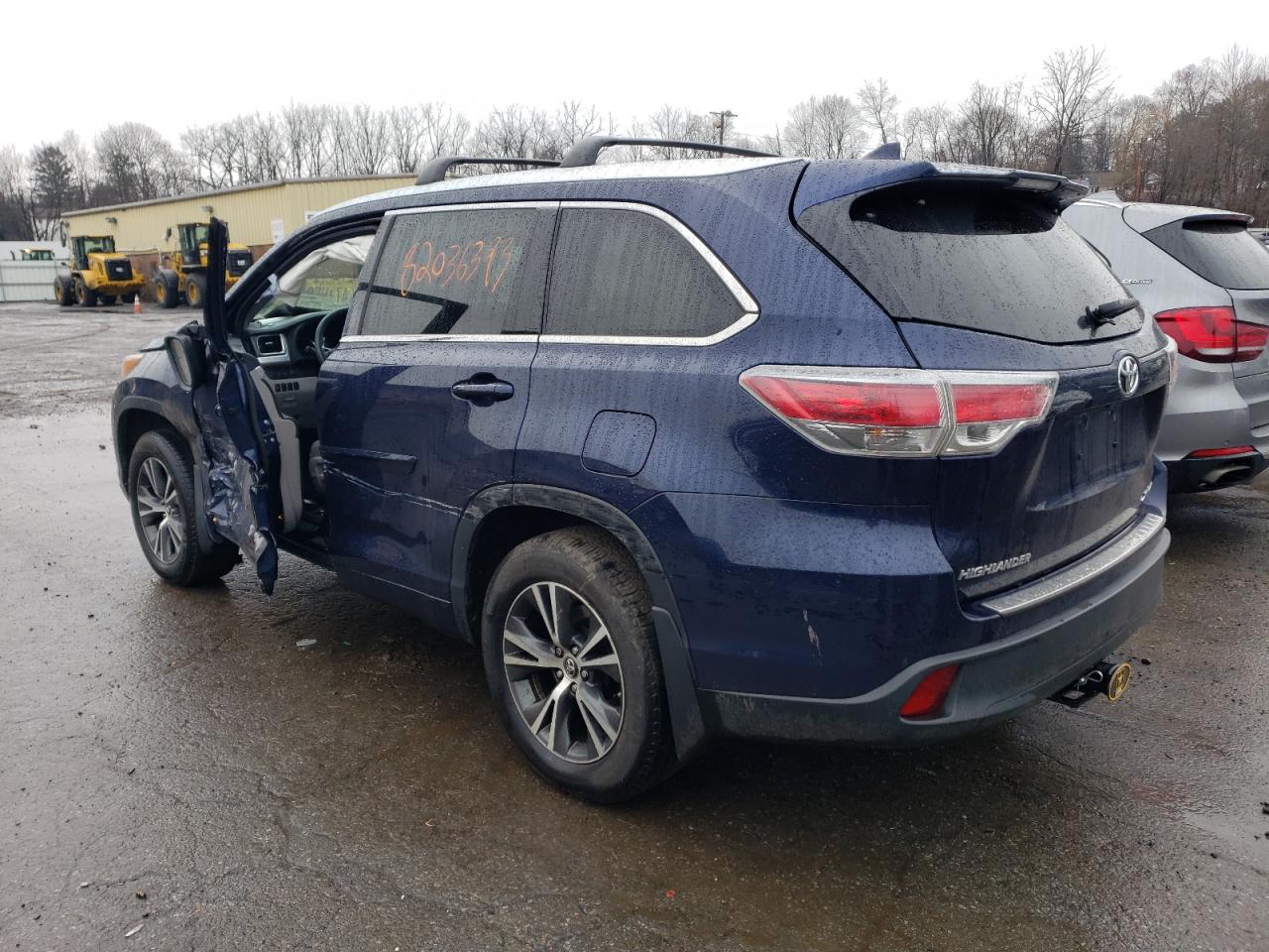 Image 2 of 2016 TOYOTA HIGHLANDER XLE 2016 with VIN 5TDJKRFH1GS333492