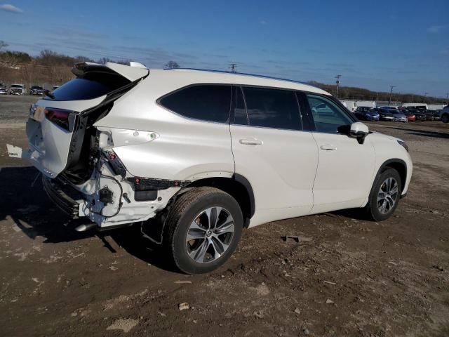 Image 3 of 2021 TOYOTA HIGHLANDER XLE 2021 with VIN 5TDGZRBHXMS535741