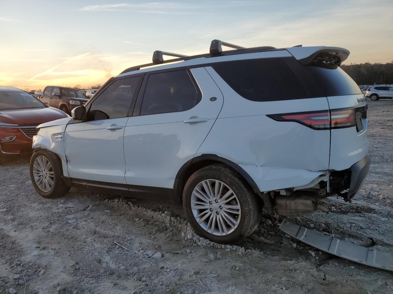 Image 2 of 2017 LAND ROVER DISCOVERY HSE 2017 with VIN SALRRBBV7HA005812