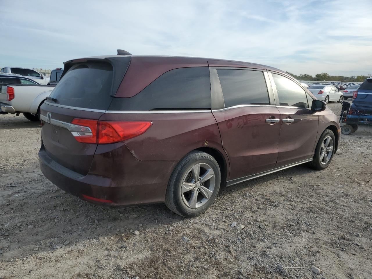 Image 3 of 2018 HONDA ODYSSEY EXL 2018 with VIN 5FNRL6H7XJB056050
