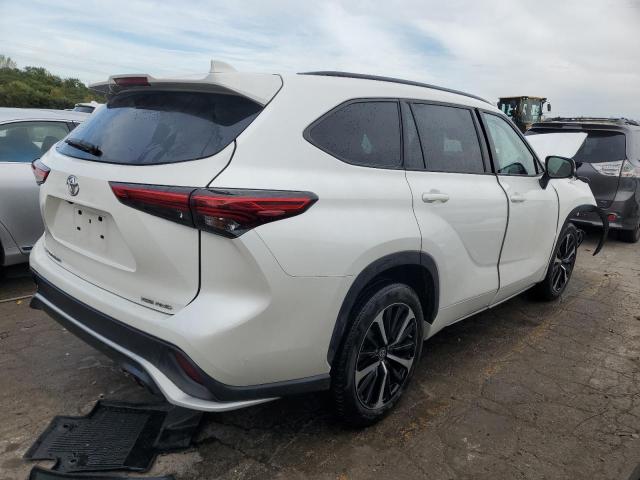 Image 3 of 2021 TOYOTA HIGHLANDER XSE 2021 with VIN 5TDJZRBHXMS128072