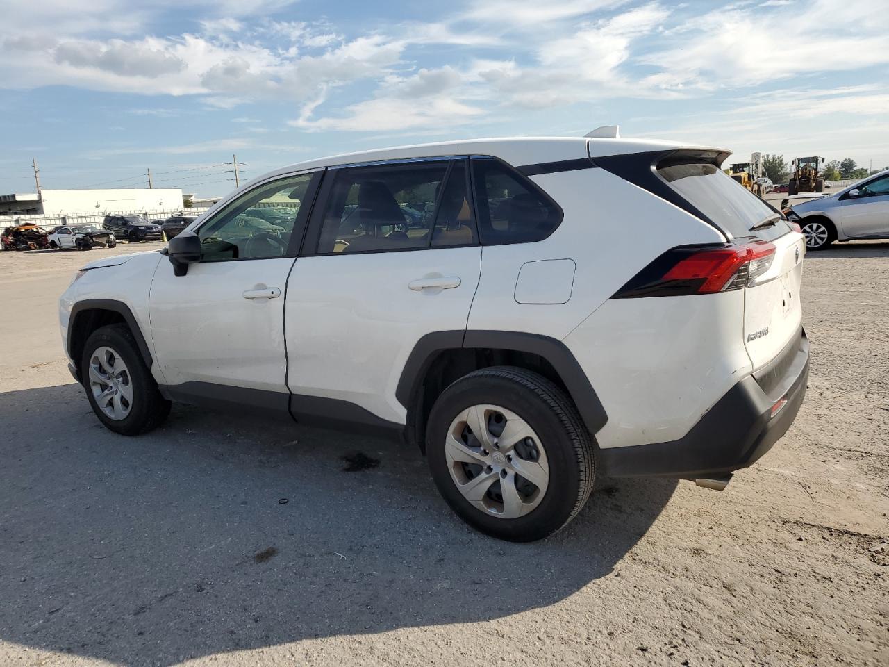 Obraz 2 z 2023 TOYOTA RAV4 LE 2023 z VIN JTMH1RFV6PD103028