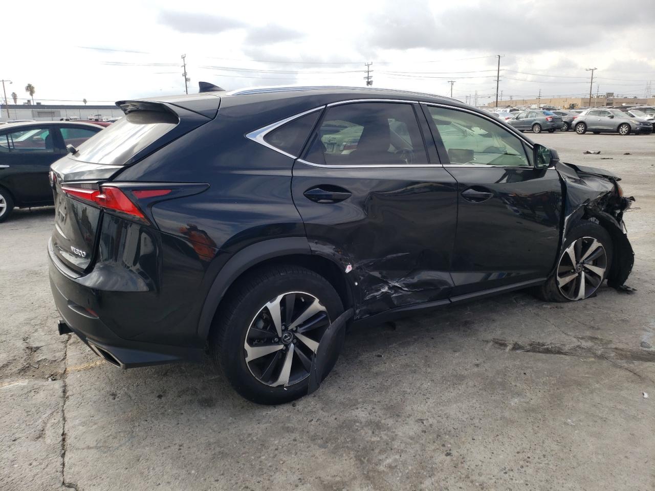 Obraz 3 z 2021 LEXUS NX 300 BASE 2021 z VIN JTJGARBZ4M2196172