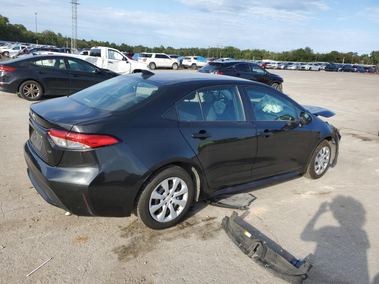 Obraz 3 z 2020 TOYOTA COROLLA LE 2020 z VIN 5YFEPRAE7LP104608