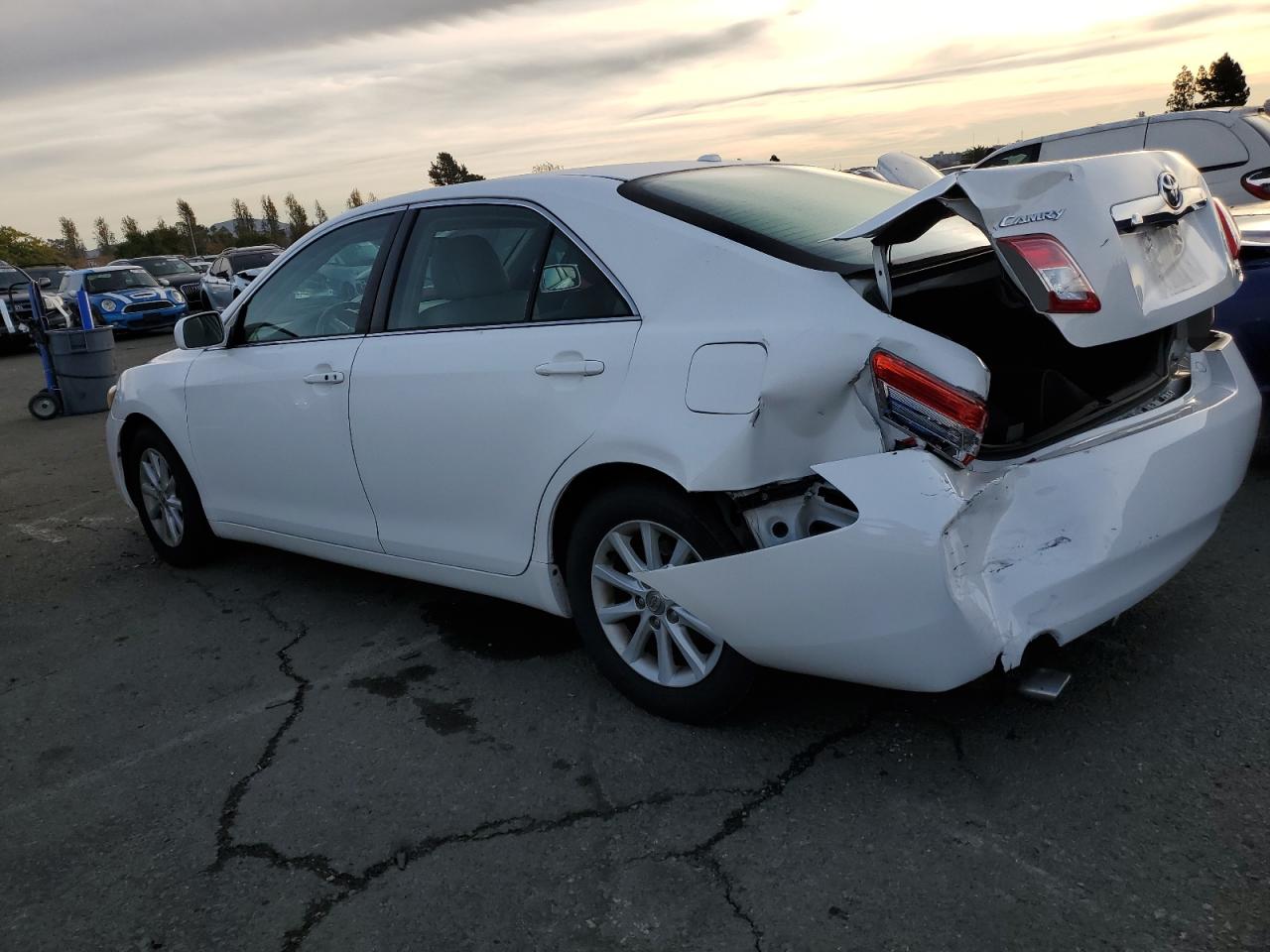 Изображение 2 2010 TOYOTA CAMRY SE 2010 с VIN 4T1BK3EK4AU605904