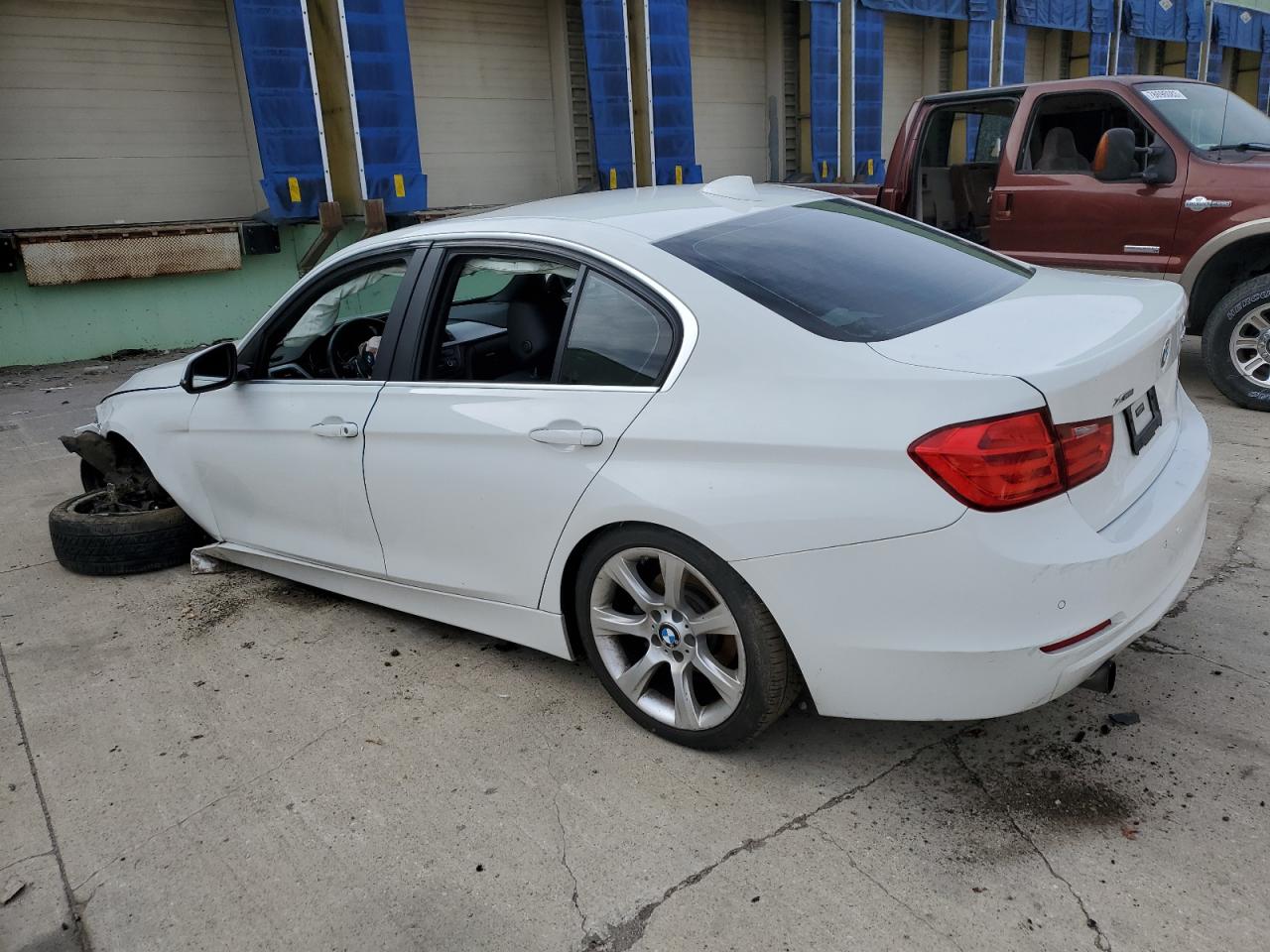 Obraz 2 z 2015 BMW 320 I XDRIVE 2015 z VIN WBA3C3C5XFK201492
