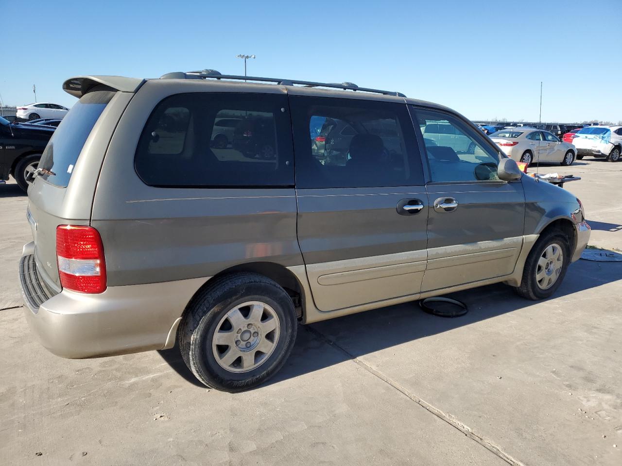 Image 3 of 2003 KIA SEDONA EX 2003 with VIN KNDUP131736441651