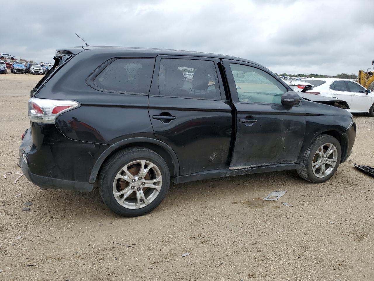 Изображение 3 2015 MITSUBISHI OUTLANDER SE 2015 с VIN JA4AD3A3XFZ011251