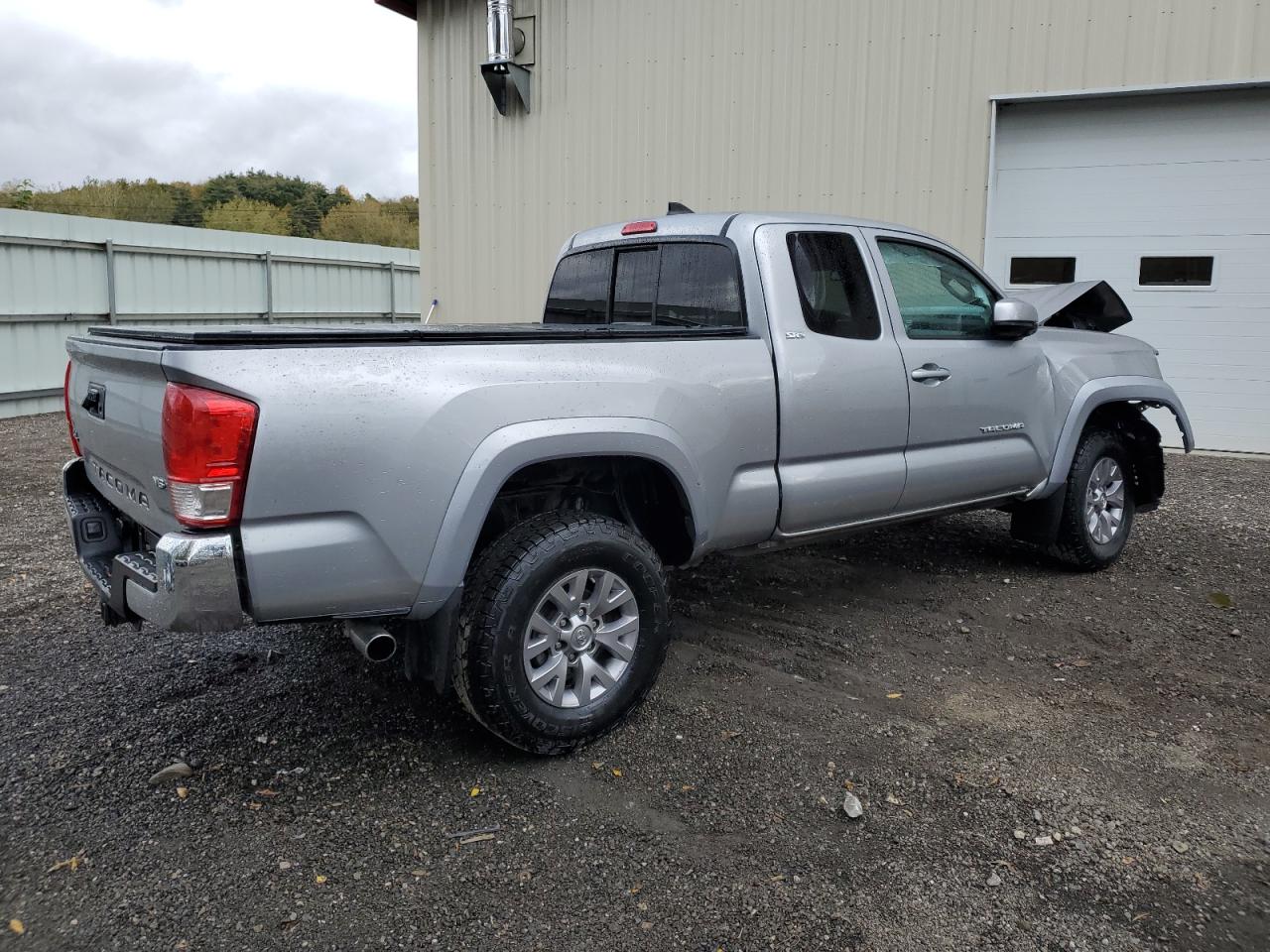 Image 3 of 2017 TOYOTA TACOMA ACCESS CAB 2017 with VIN 5TFSZ5AN6HX086987