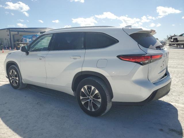 Obraz 2 z 2022 TOYOTA HIGHLANDER XLE 2022 z VIN 5TDGZRAH7NS557778