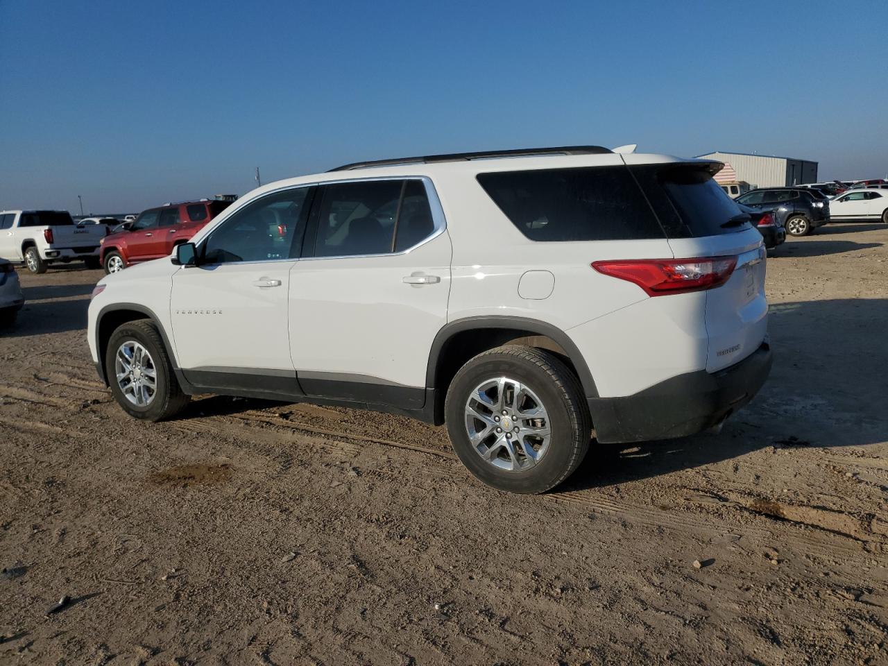 Изображение 2 2019 CHEVROLET TRAVERSE LT 2019 с VIN 1GNERGKWXKJ127834