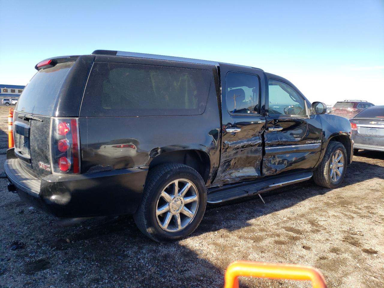 Image 3 of 2007 GMC YUKON XL DENALI 2007 with VIN 1GKFK66817J257665