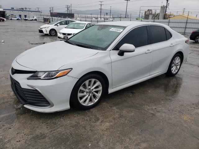 Obraz 1 z 2022 TOYOTA CAMRY LE 2022 z VIN 4T1C11AK5NU067544