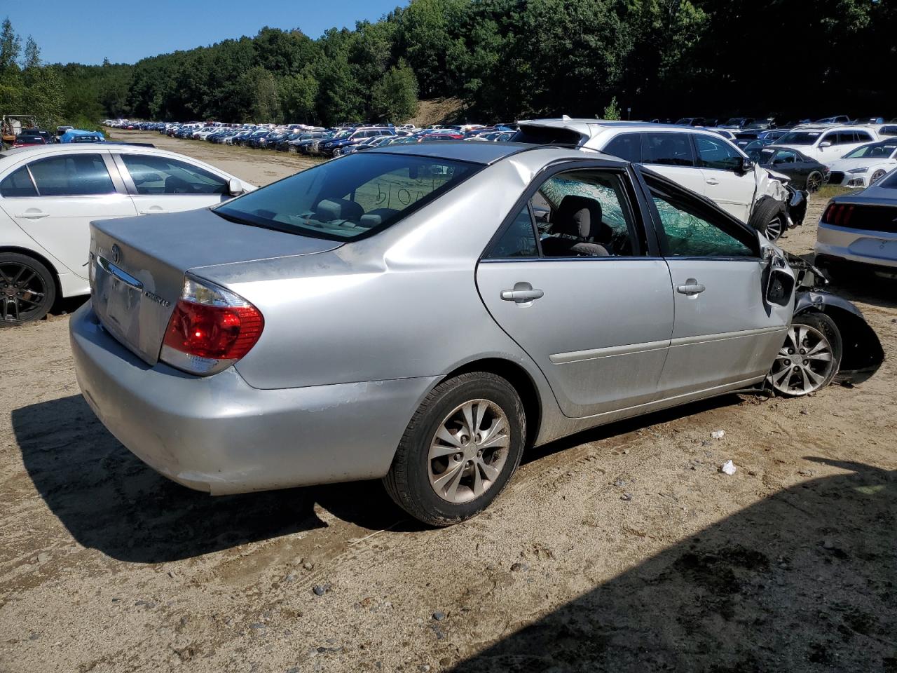 Obraz 3 z 2005 TOYOTA CAMRY LE 2005 z VIN 4T1BF30K95U110874