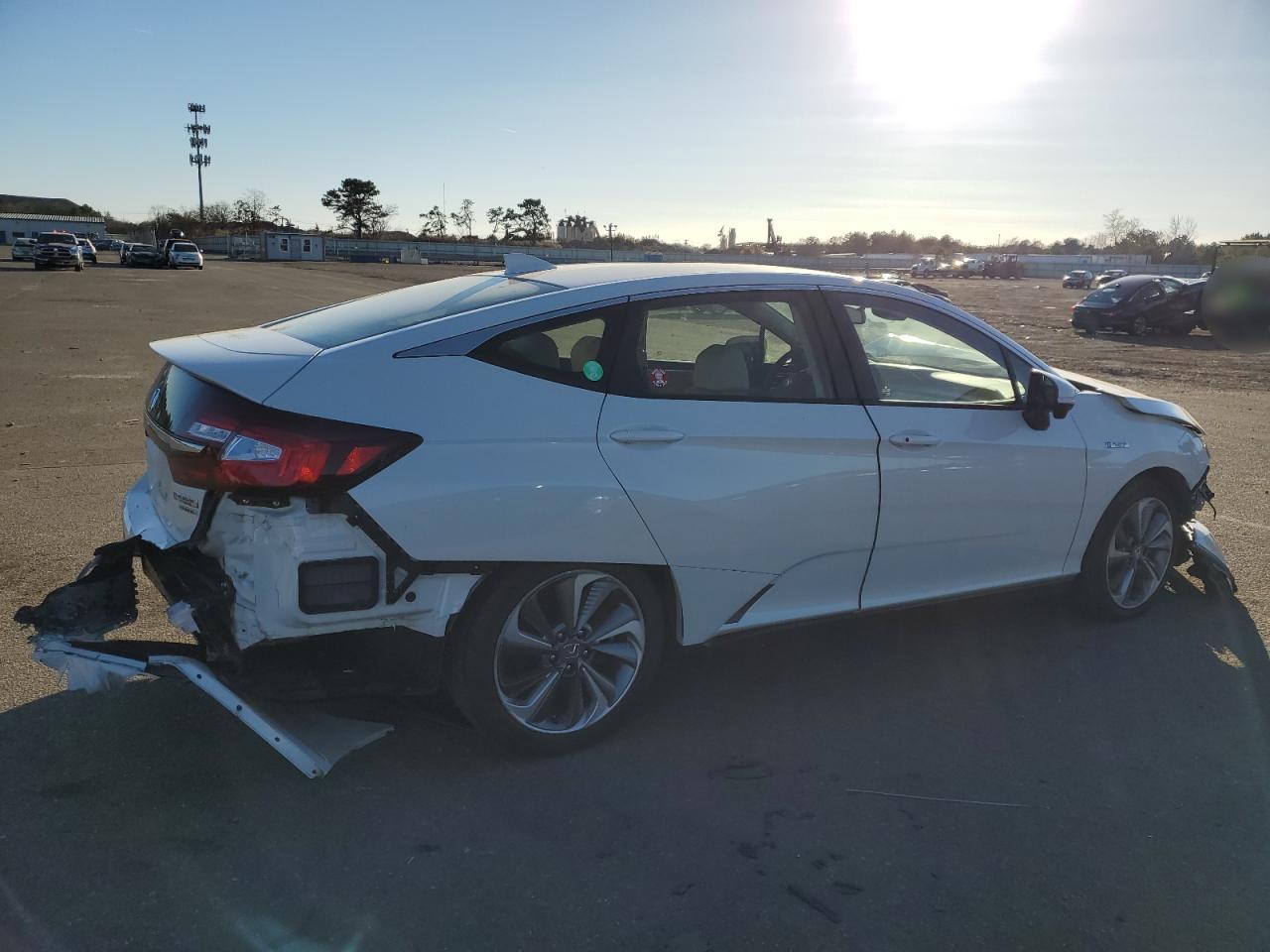 Image 3 of 2019 HONDA CLARITY TOURING 2019 with VIN JHMZC5F32KC000532