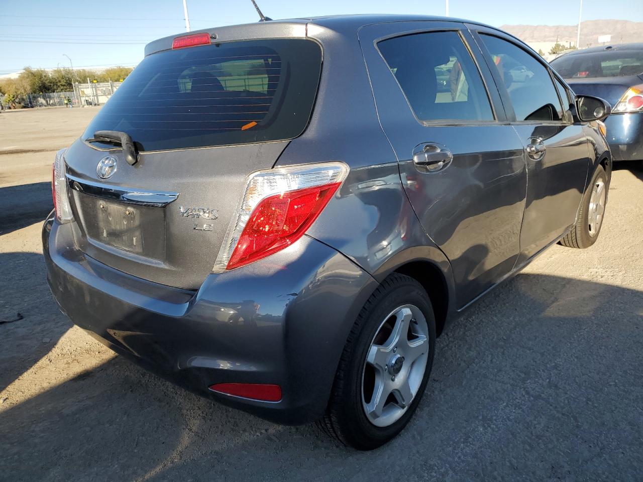Obraz 3 z 2013 TOYOTA YARIS  2013 z VIN JTDKTUD30DD555136