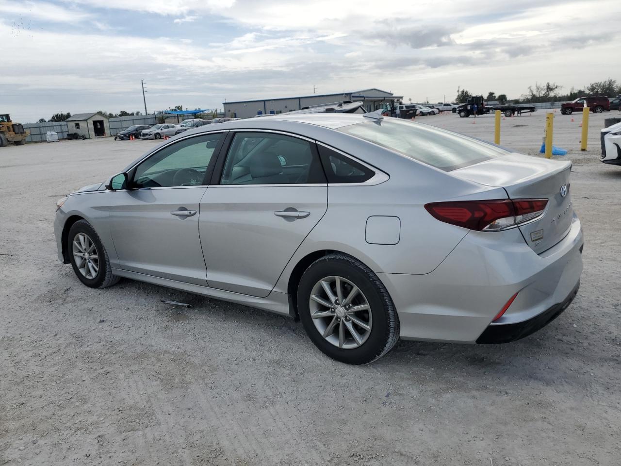 Изображение 2 2019 HYUNDAI SONATA SE 2019 с VIN 5NPE24AF3KH770628
