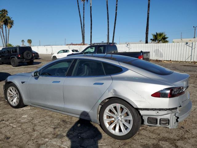 Obraz 2 z 2016 TESLA MODEL S  2016 z VIN 5YJSA1E18GF170518