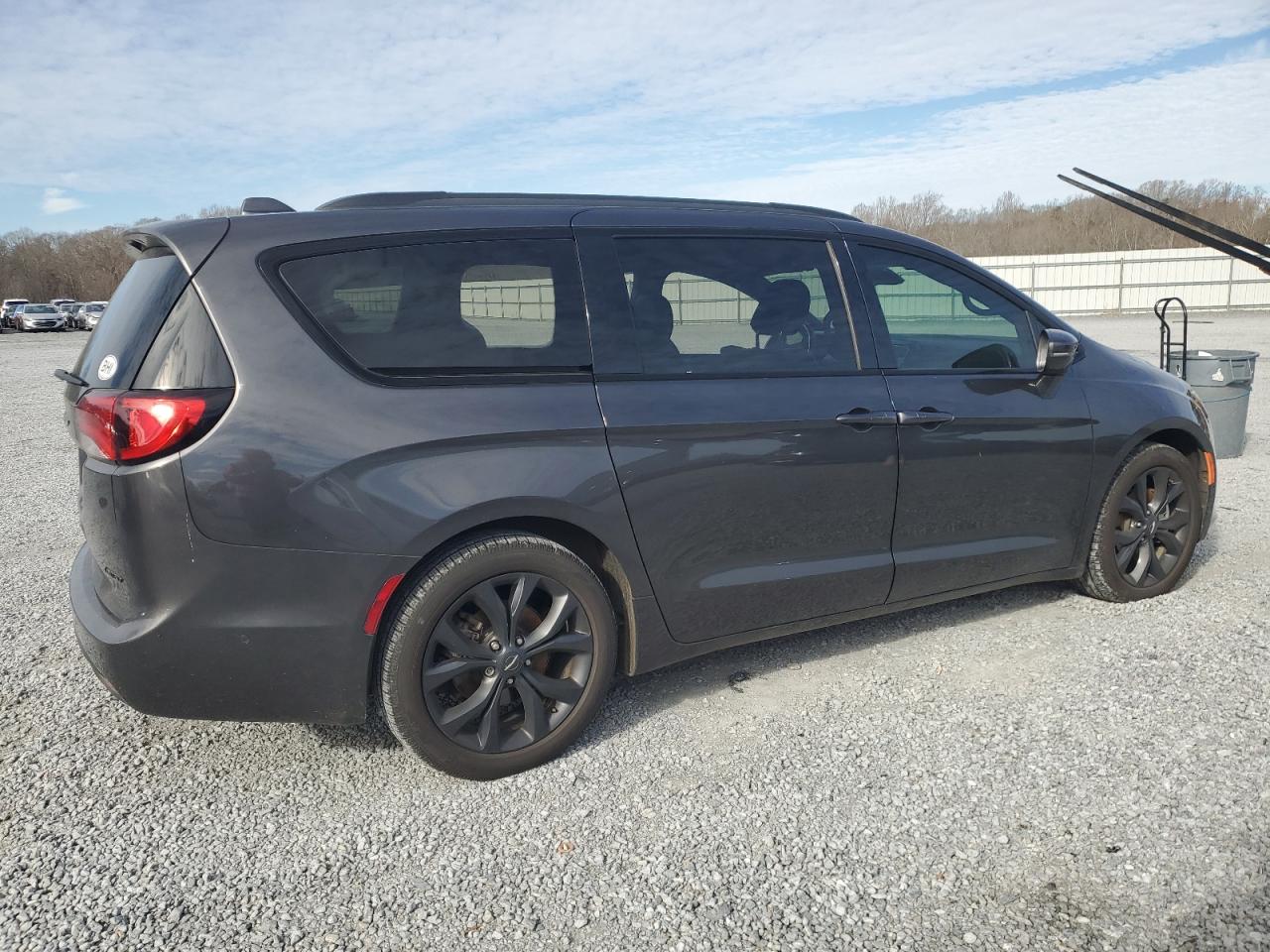 Изображение 3 2019 CHRYSLER PACIFICA LIMITED 2019 с VIN 2C4RC1GG8KR652459