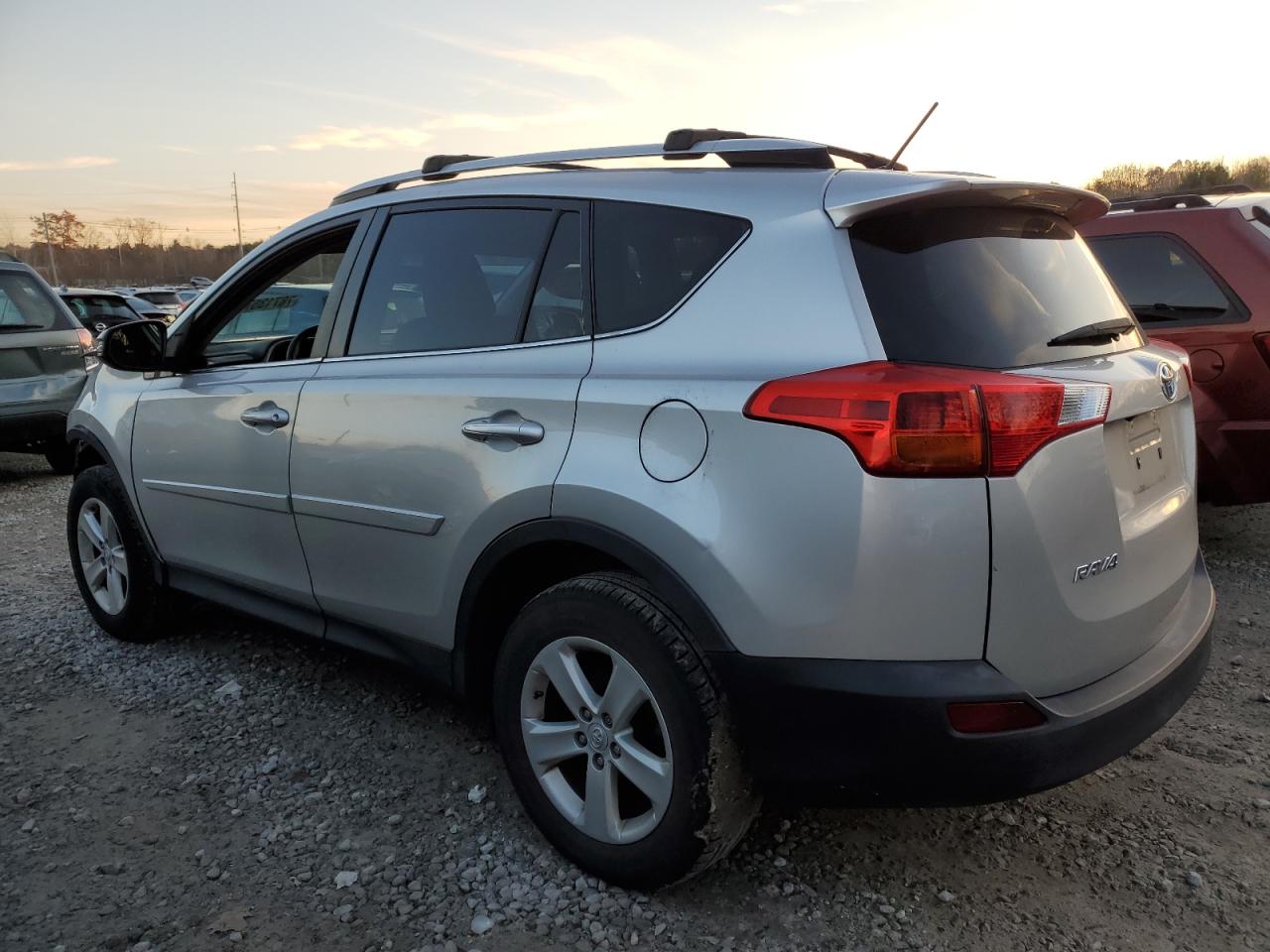 Изображение 2 2013 TOYOTA RAV4 XLE 2013 с VIN JTMRFREV0D5020515