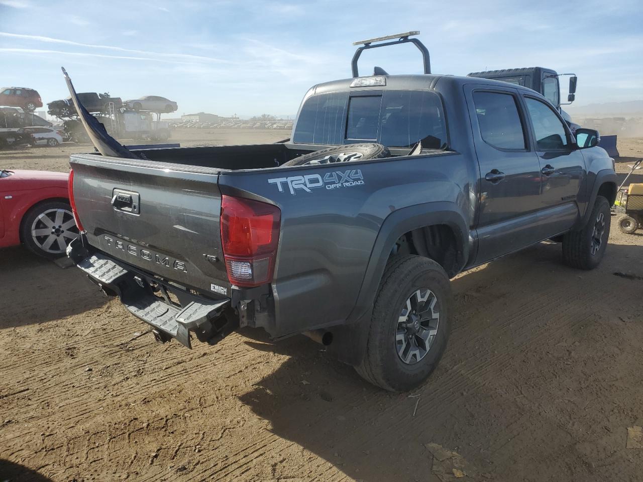 Obraz 3 z 2018 TOYOTA TACOMA DOUBLE CAB 2018 z VIN 3TMCZ5AN0JM129770