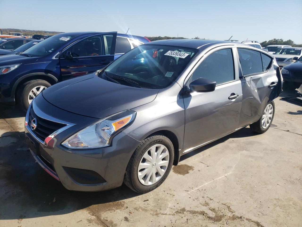 Obraz 1 z 2018 NISSAN VERSA S 2018 z VIN 3N1CN7APXJL853726