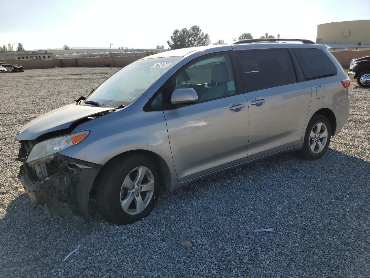 Изображение 1 2016 TOYOTA SIENNA LE 2016 с VIN 5TDKK3DC2GS728435