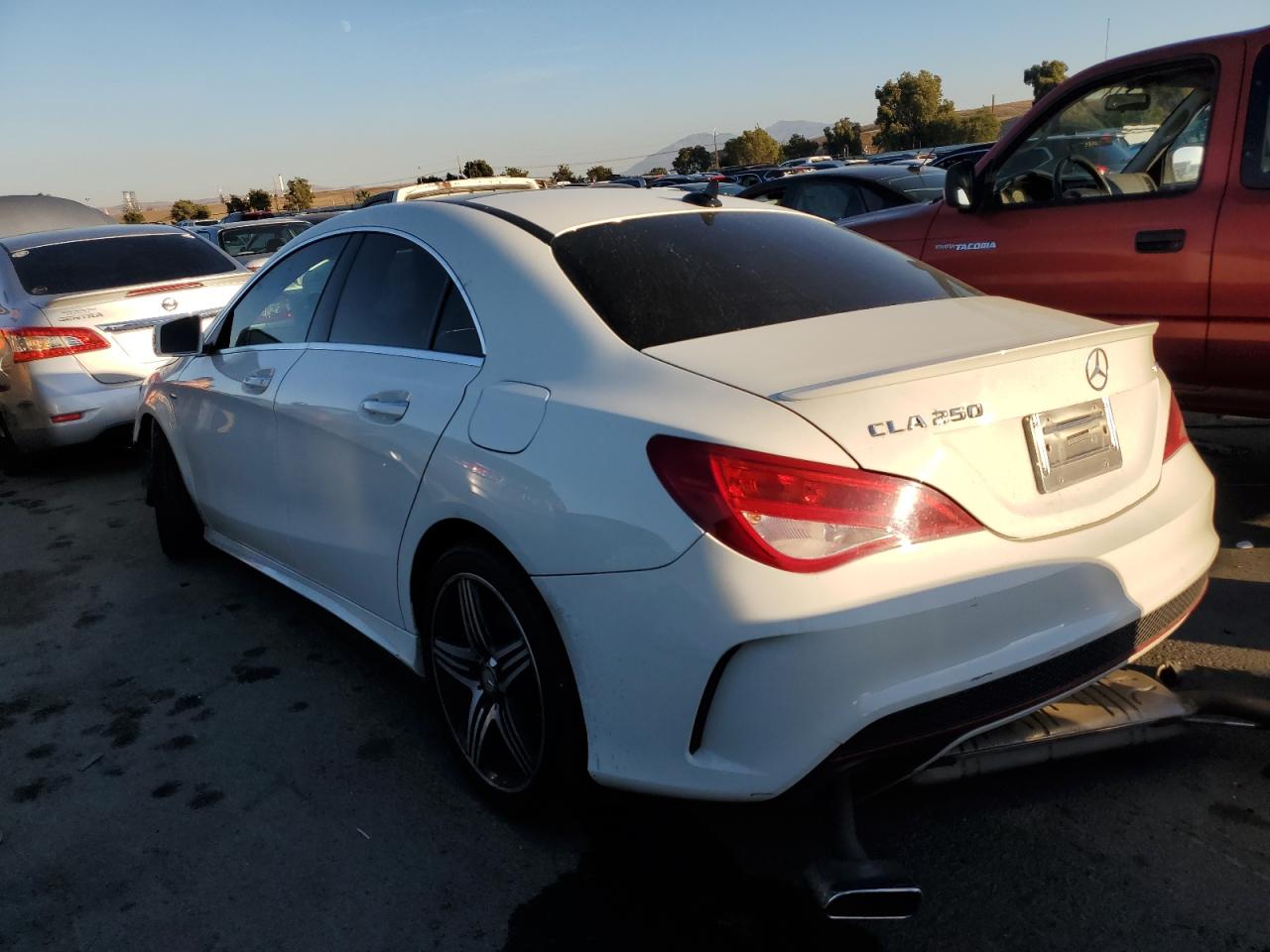 Obraz 2 z 2015 MERCEDES-BENZ CLA 250 4MATIC 2015 z VIN WDDSJ4GB1FN195807