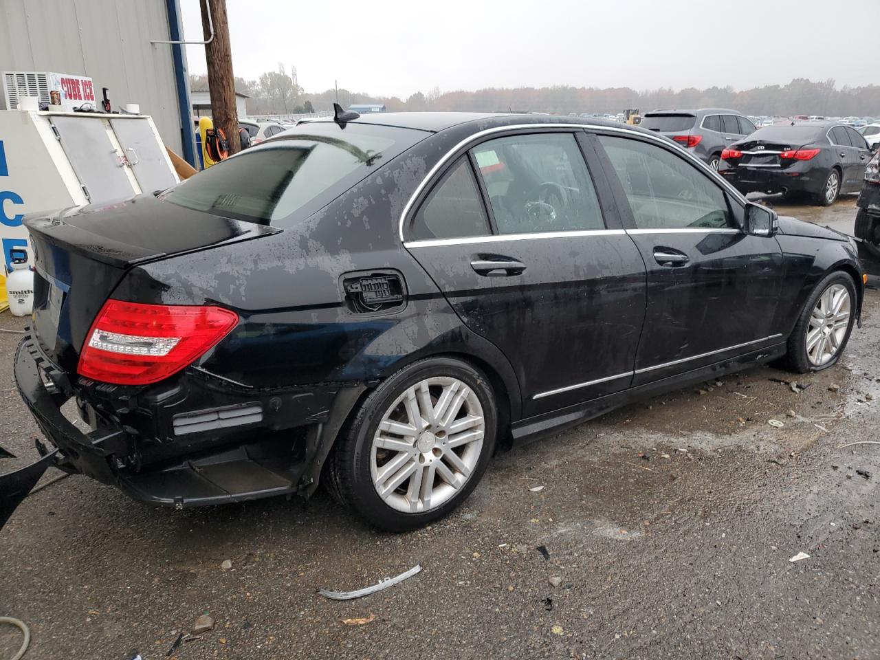 Obraz 3 z 2014 MERCEDES-BENZ C 250 2014 z VIN WDDGF4HB3EA942321
