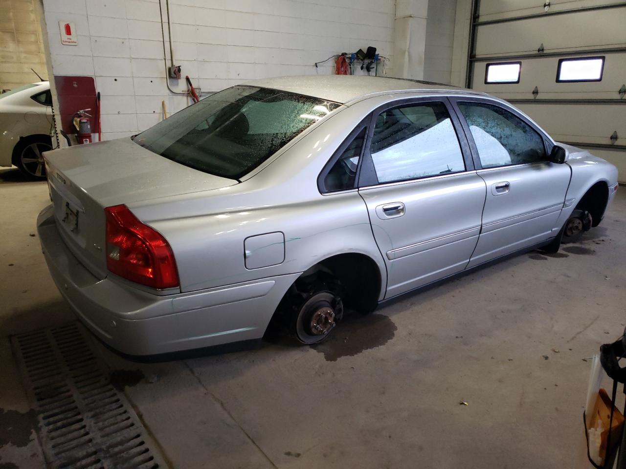 Изображение 3 2005 VOLVO S80 2.5T 2005 с VIN YV1TH592051412504