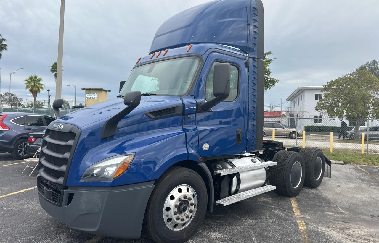 Obraz 2 z 2020 FREIGHTLINER CASCADIA 116  2020 z VIN 1FUJHTDV3LLKZ2324