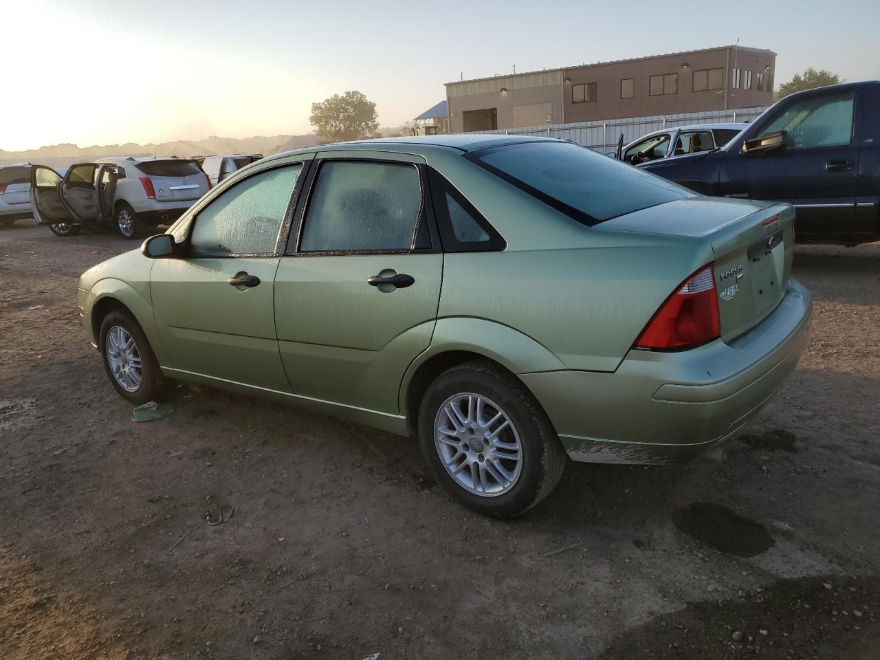 Image 2 of 2007 FORD FOCUS ZX4 2007 with VIN 1FAFP34NX7W113545
