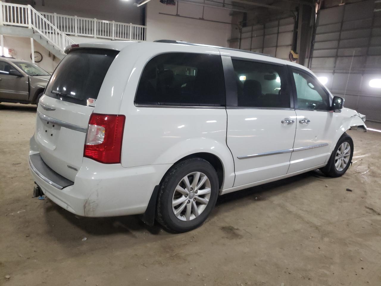 Изображение 3 2015 CHRYSLER TOWN & COUNTRY LIMITED PLATINUM 2015 с VIN 2C4RC1GG4FR753116