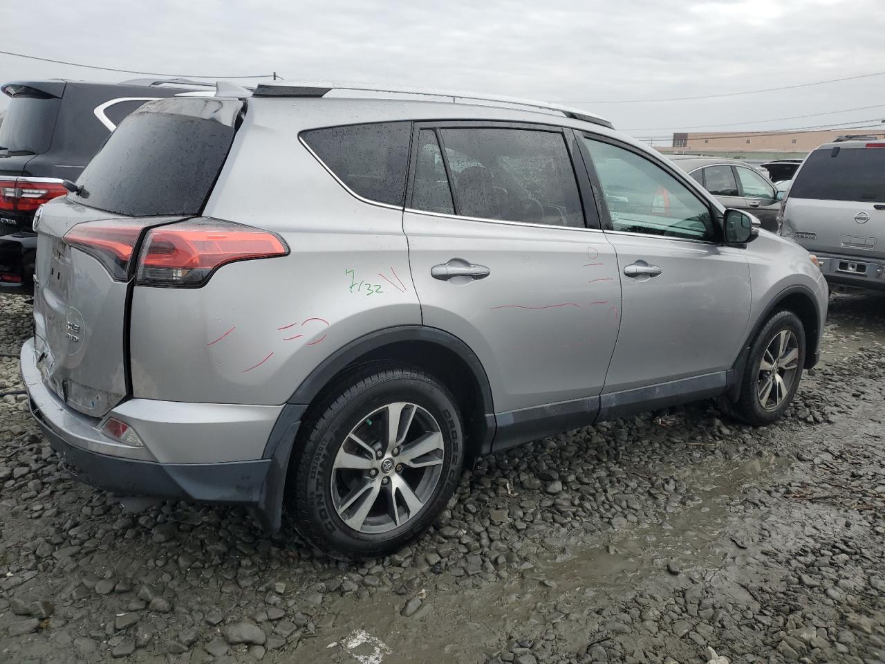 Image 3 of 2016 TOYOTA RAV4 XLE 2016 with VIN 2T3RFREVXGW481945