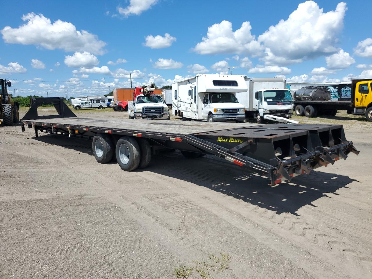 Image 3 of 2022 TRAILMAXX 40' GN DECKOVER 2022 with VIN 4T93H402XNM402051