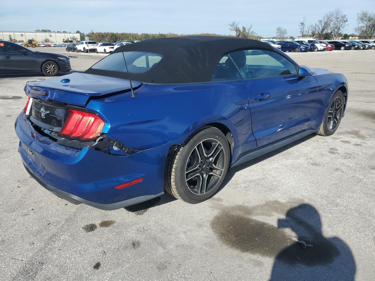 Obraz 3 z 2018 FORD MUSTANG  2018 z VIN 1FATP8UH2J5118049