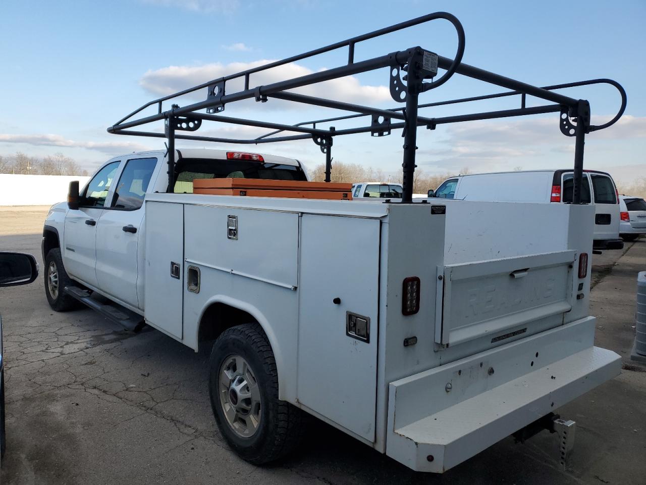 Image 2 of 2017 GMC SIERRA C2500 HEAVY DUTY 2017 with VIN 1GD11REG0HF171640