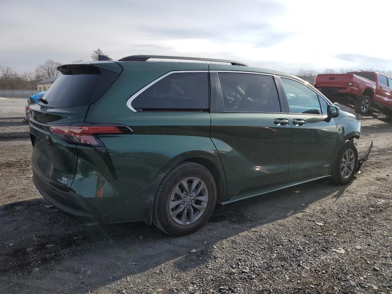 Obraz 3 z 2021 TOYOTA SIENNA LE 2021 z VIN 5TDKSKFC9MS031587